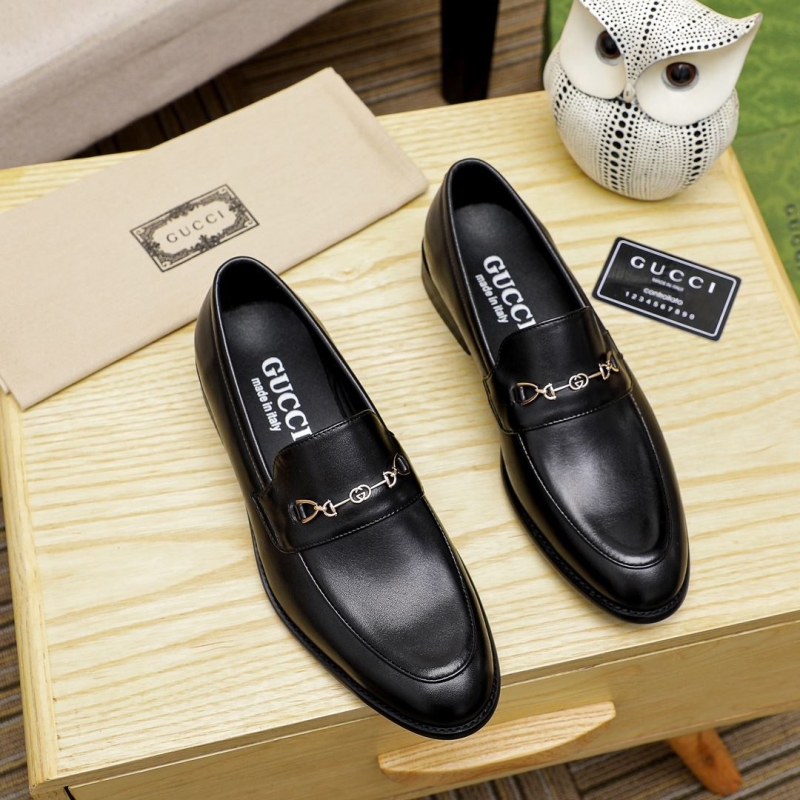 G*u*i leather shoes